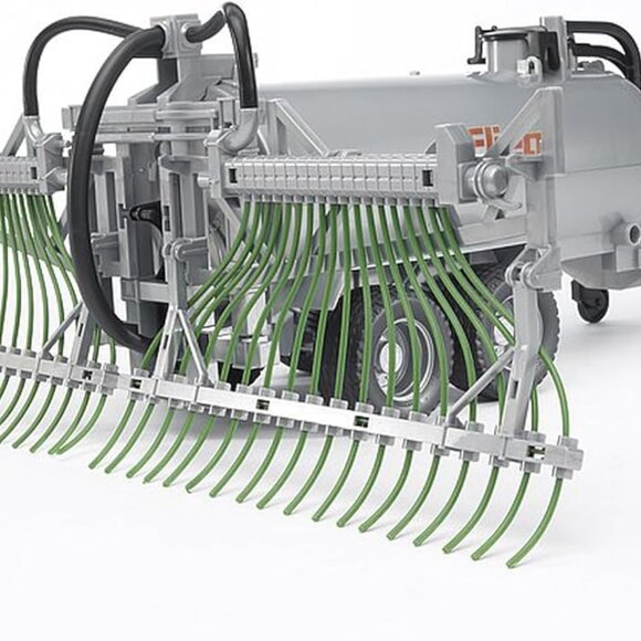 NIB Bruder 02020 Barrel Trailer w/ Spread Tubes - Picture 3 of 3